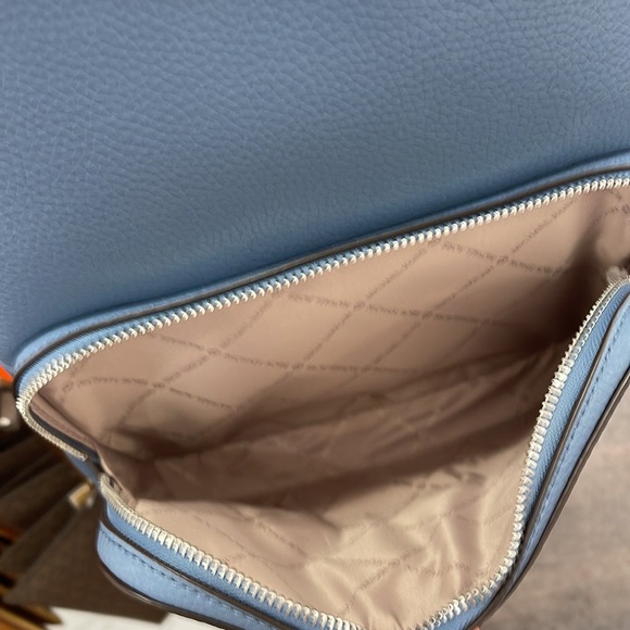 MICHAEL KORS 
Maisie Medium Pebbled Leather 2-in-1 Backpack
Denim 
NWT - Picture 9 of 16